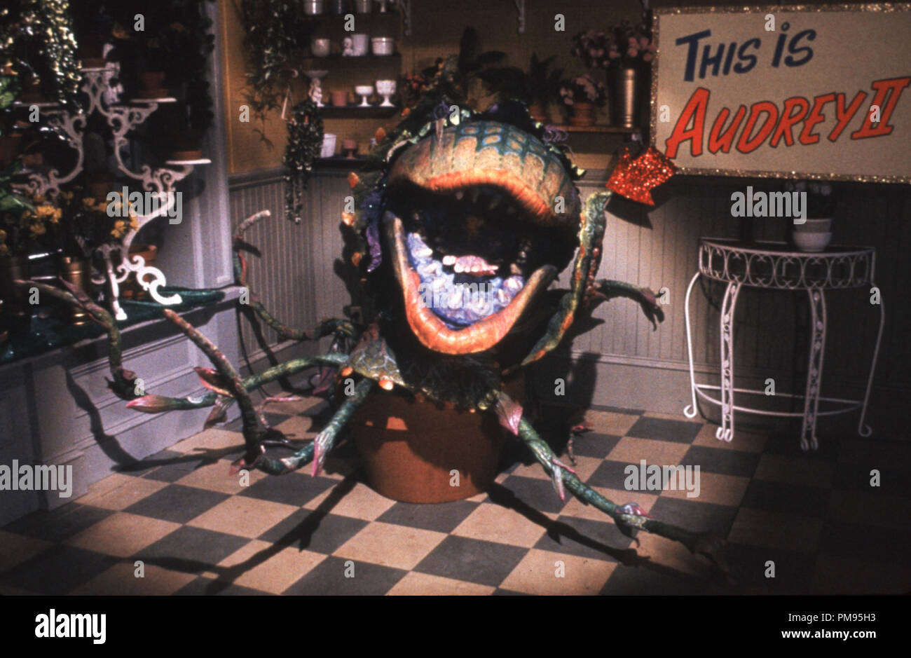 Little shop of horrors 1986 hi-res stock photography and images - Alamy