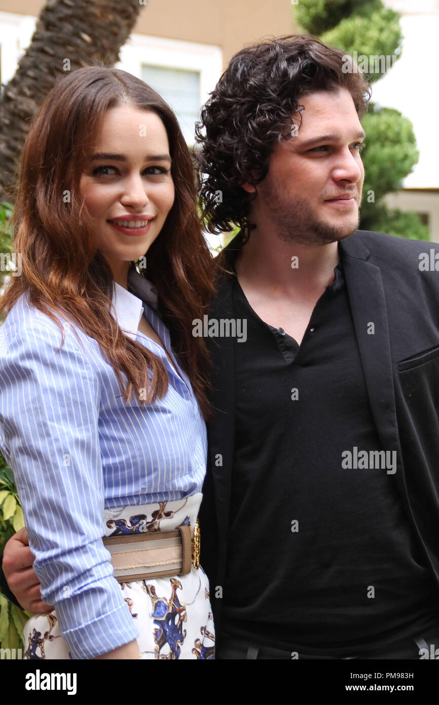 Emilia Clarke and Kit Harington \, image size:866x1390