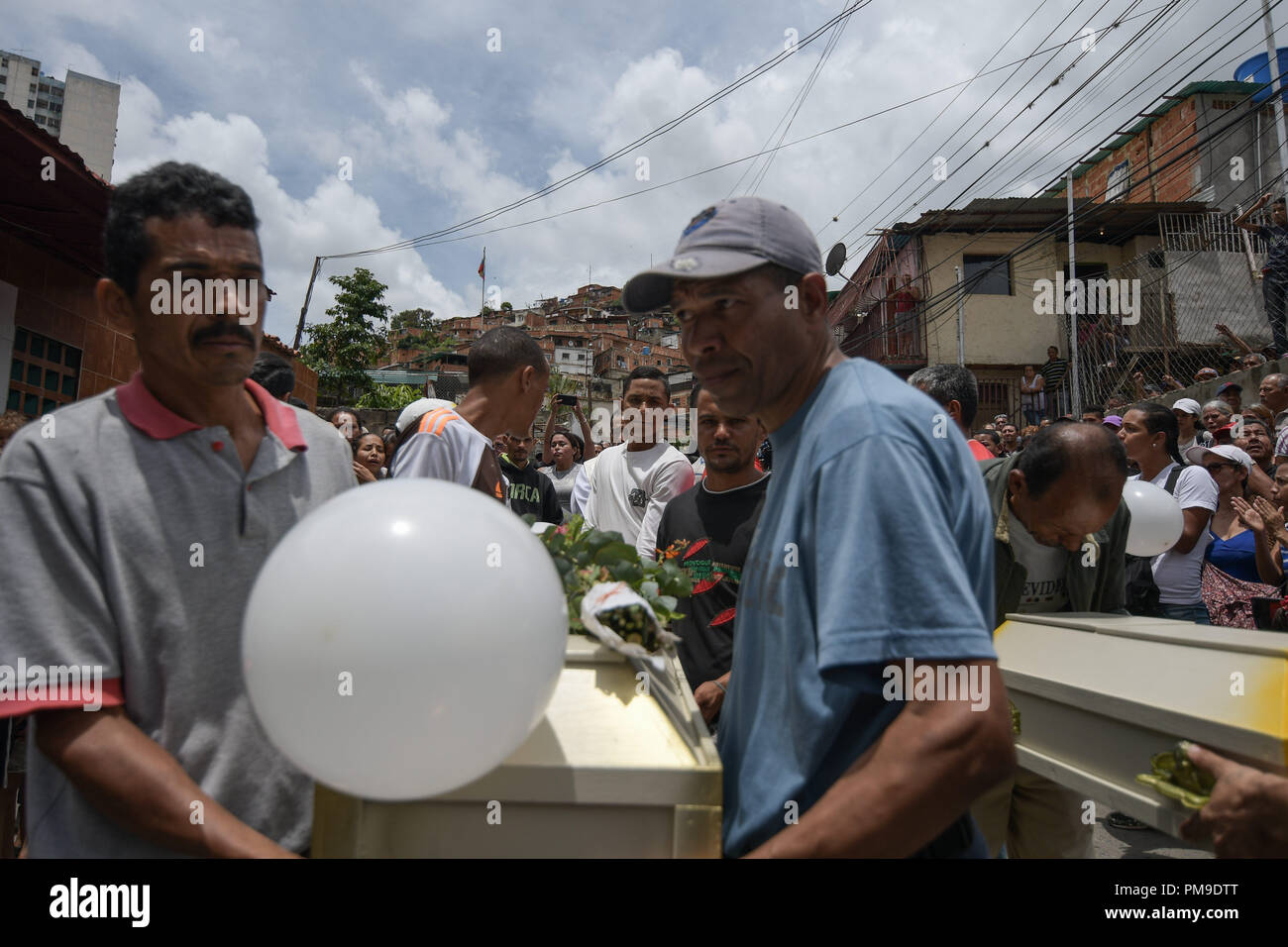 Caracas, Distrito Capital, Venezuela. 17th Sep, 2018. Relatives seen carrying the coffins of the victims during the funeral. The victims, Roxana Conde (10 years old), Julianyerli Conde (4 years old), JonÃ¡s Jonneiker Conde (1 year old) and Humberto Ruiz (10 years old), were murdered last September 14th in El 70 in Caracas, Venezuela. The perpetrator was identified as José Manuel Morgado (48 years old) who was killed the same night after a shootout with police officers (CICPC) while fleeing in Ocumare del Tuy, Miranda state, Venezuela. The suspect raped the children before killing them Stock Photo
