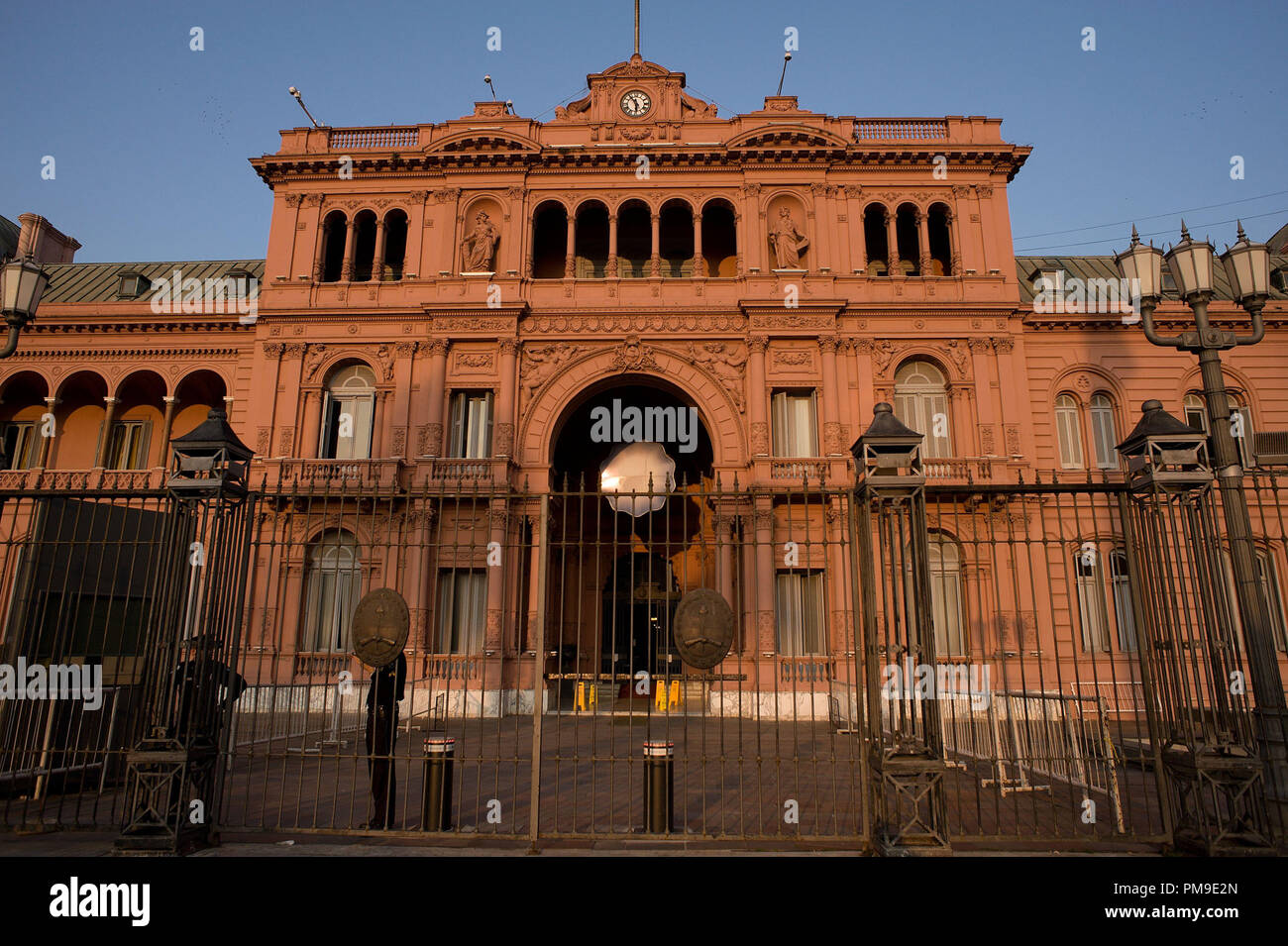 Buenos Aires, Buenos Aires, Argentina. 17th Sep, 2018. The Pink House (Casa Rosada), Argentina's Presidential Palace. Unofficial history states that the Palace's color comes from the times of the Colony, when a slaughterhouse was nearby the building, at that time a defensive fortification, and the painting used was a mixture of chalk and cow blood. Credit: Patricio Murphy/ZUMA Wire/Alamy Live News Stock Photo