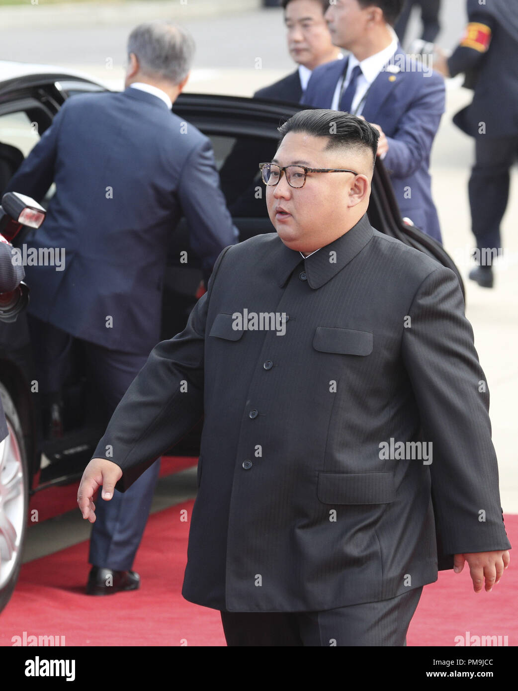 Pyeongyang North Korea 18th Sep 18 South Korean President Moon Jae In Arrived In Pyongyang On Tuesday Welcomed By A Crowd Of North Koreans That Included Leader Kim Jong Un And His Wife Ri