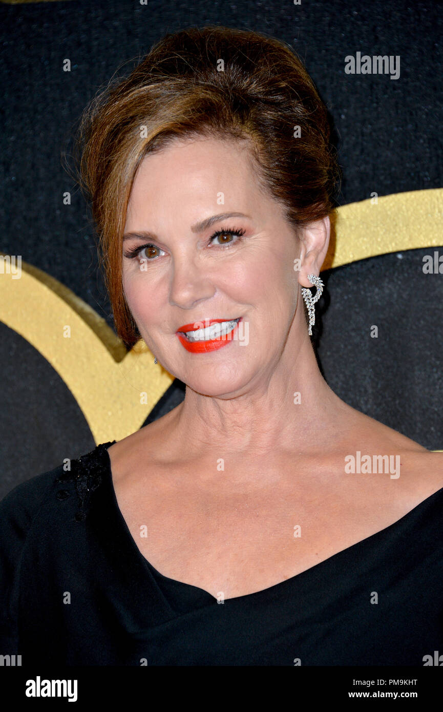 elizabeth perkins 2015 elizabeth perkins 2015