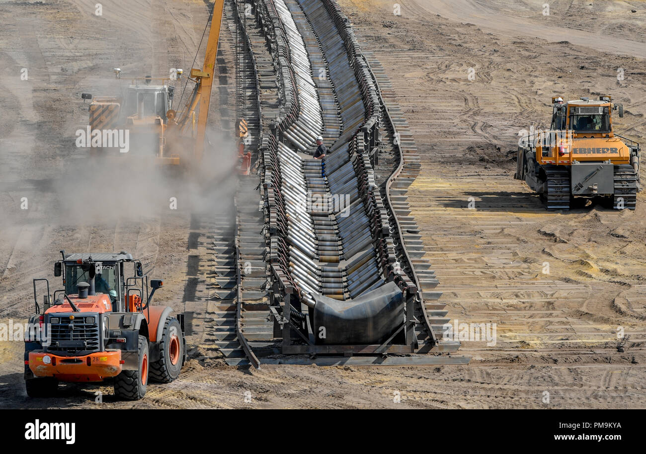 Welzow, Brandenburg. 17th Sep, 2018. Workers move a conveyor belt for overburden in the Welzow South opencast lignite mine of LEAG (Lausitz Energie Bergbau AG). The village of Proschim, only a few kilometres away, is to be dredged for the Welzow South opencast lignite mine. Residents and environmental associations have been defending themselves against this for many years. Credit: Patrick Pleul/dpa-Zentralbild/ZB/dpa/Alamy Live News Stock Photo
