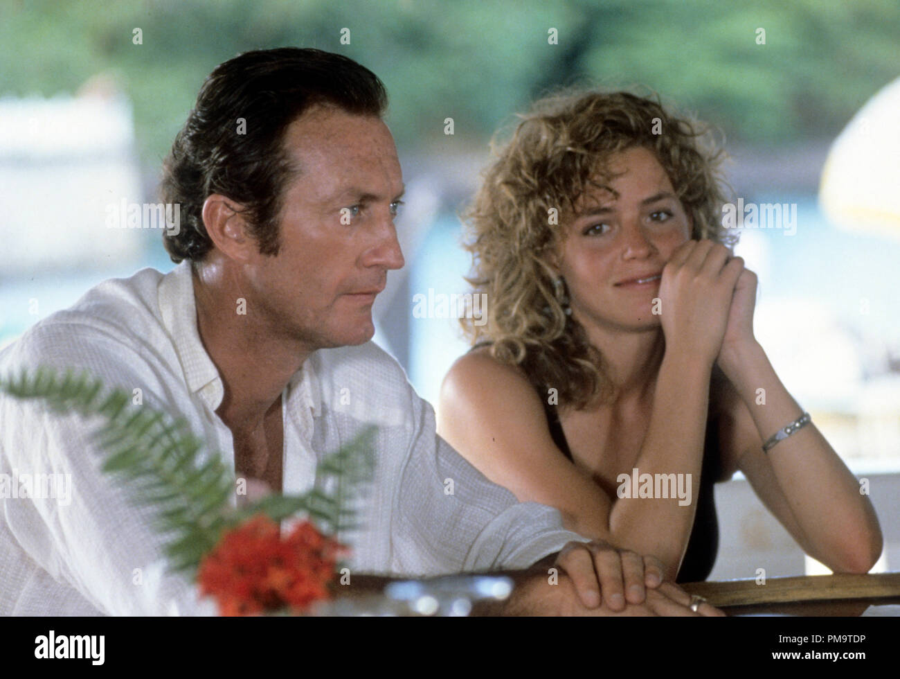 Studio Publicity Still from 'Cocktail' Bryan Brown, Elisabeth Shue © 1988 Touchstone    All Rights Reserved   File Reference # 31694279THA  For Editorial Use Only Stock Photo