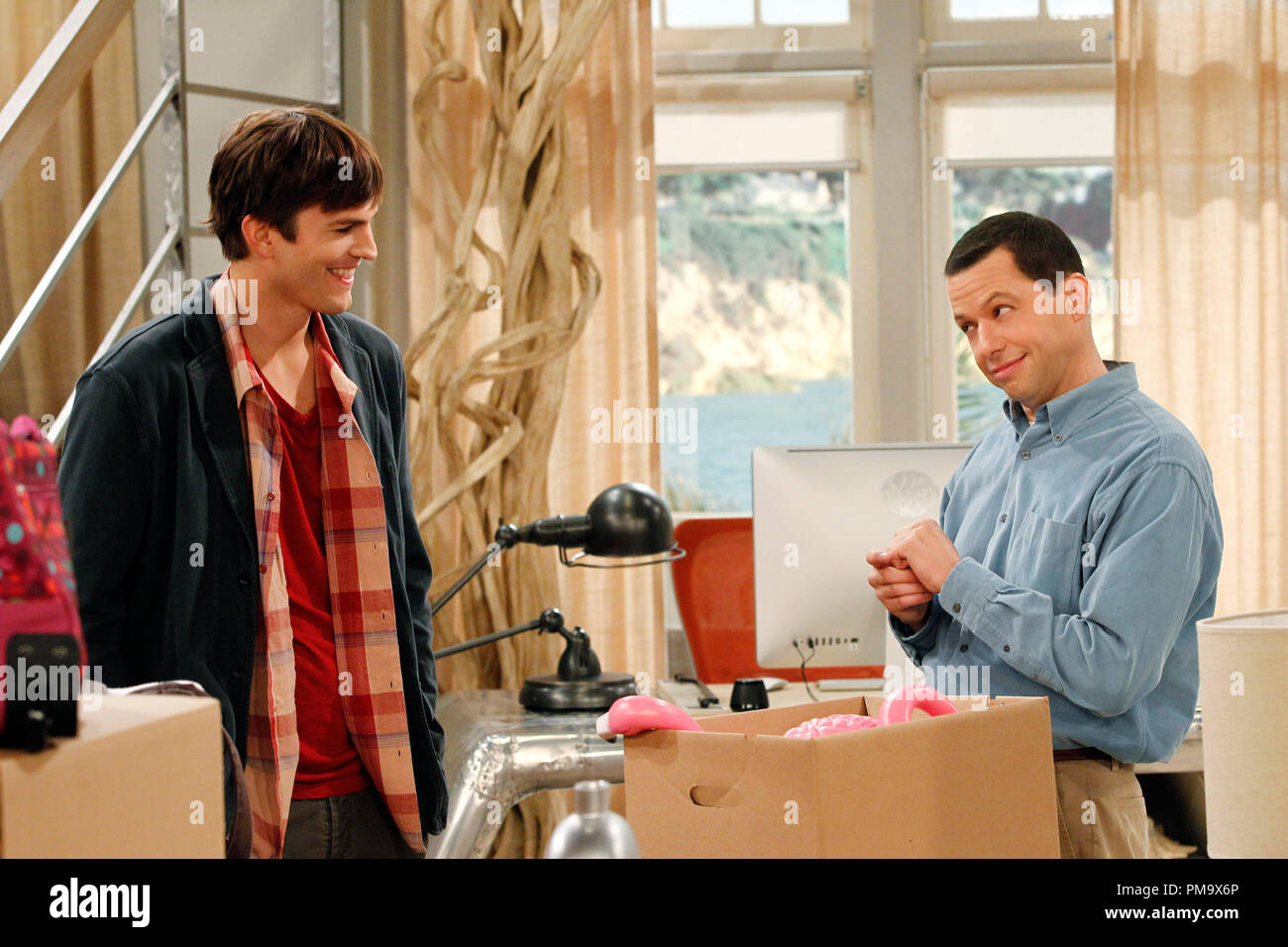 Walden Ashton Kutcher And Alan Harper Jon Cryer On Two And A Half Men Stock Photo Alamy