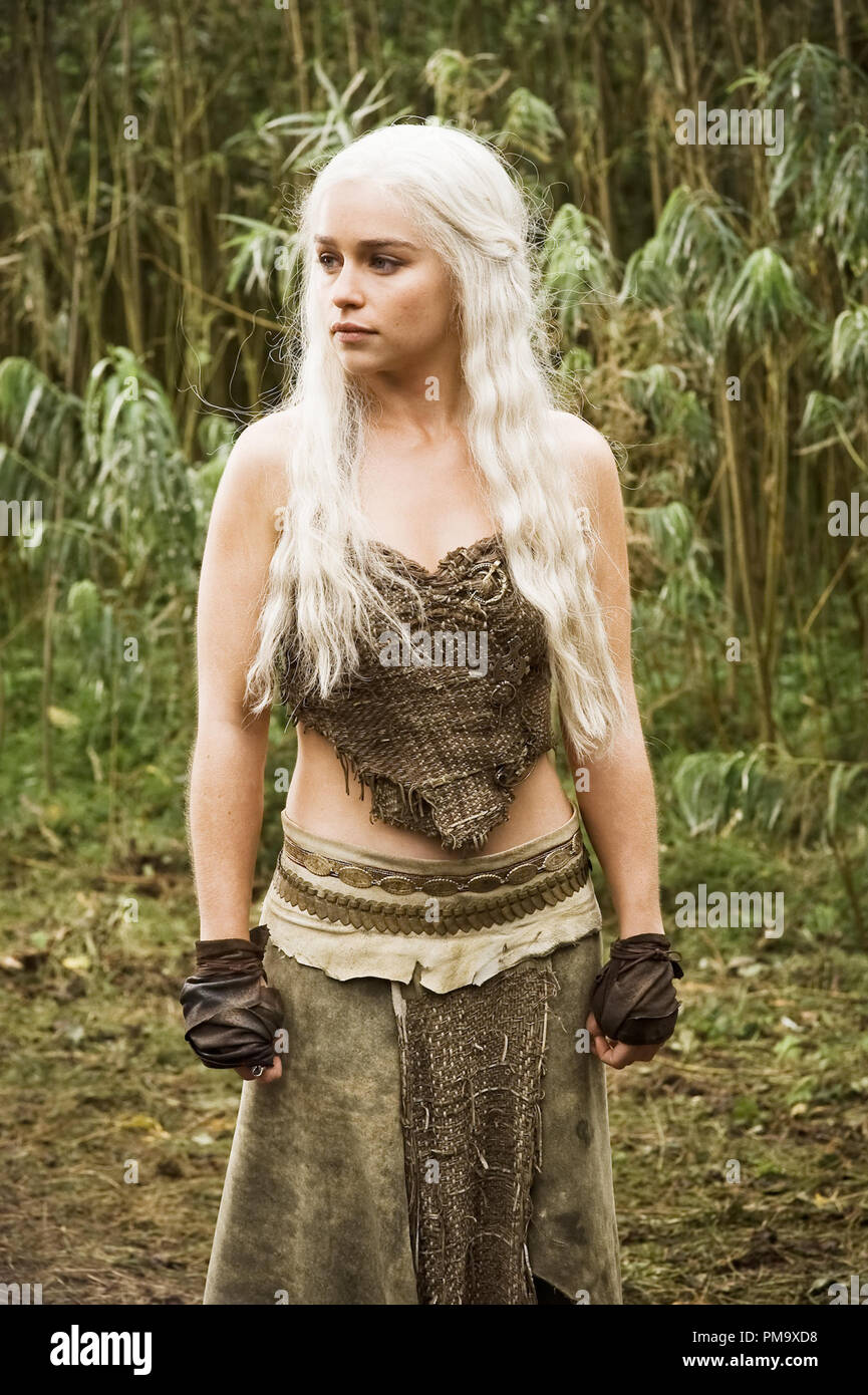 Emilia clarke game of thrones still hi-res stock photography and images -  Alamy