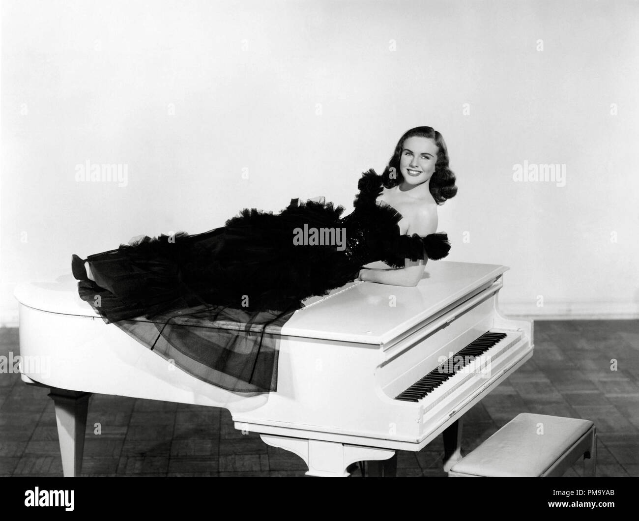 Studio Publicity Still:  File Reference # 31780 007 Stock Photo