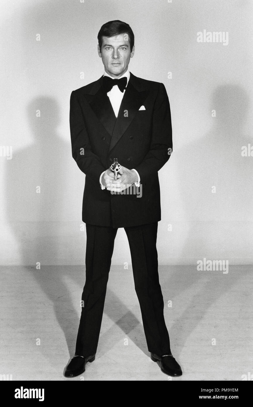 Studio Publicity Still "Live and Let Die" Roger Moore 1973 UA File