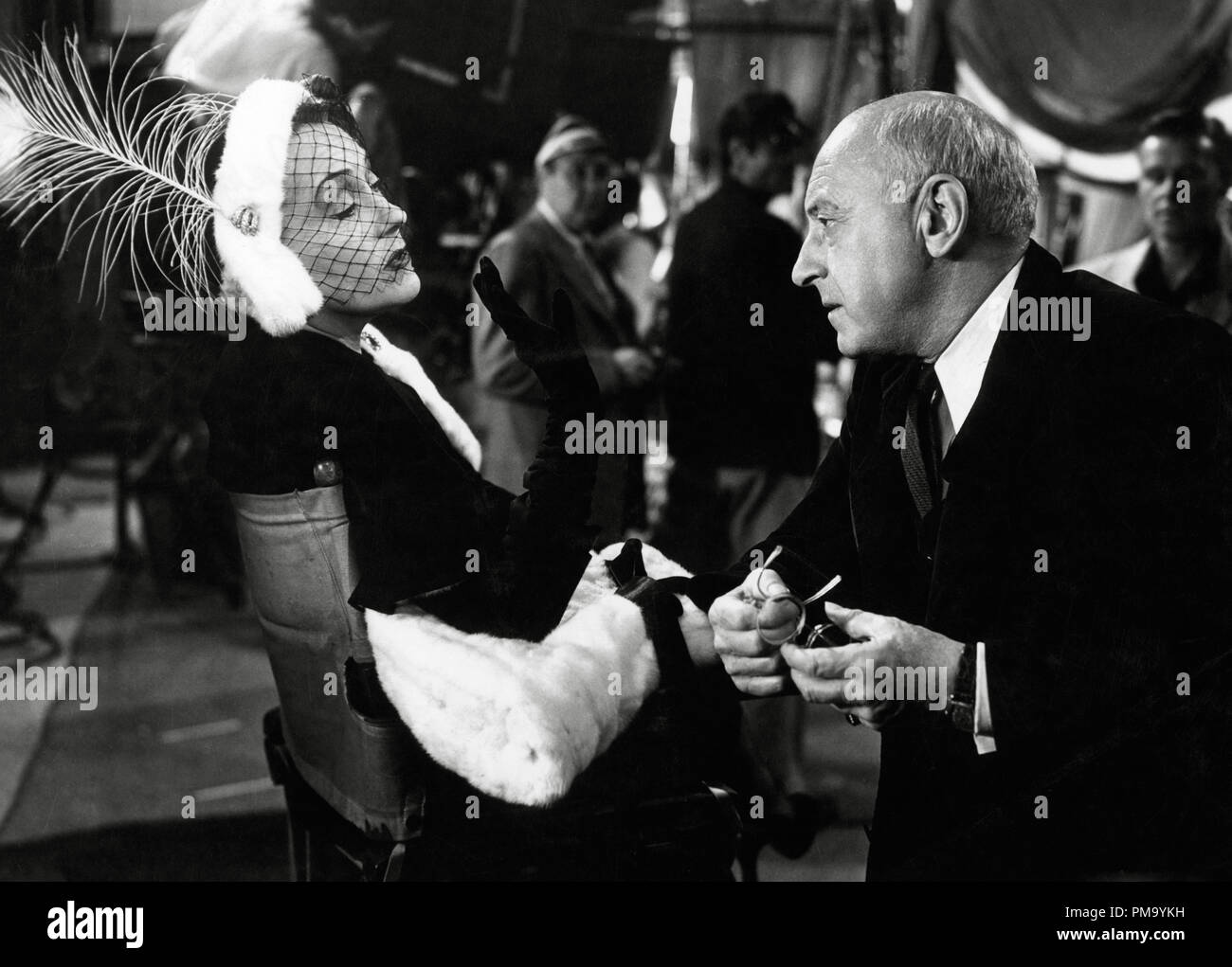 Studio Publicity Still: 'Sunset Blvd.' Gloria Swanson and Cecil B. DeMille 1950 Paramount  File Reference # 31780 215THA Stock Photo
