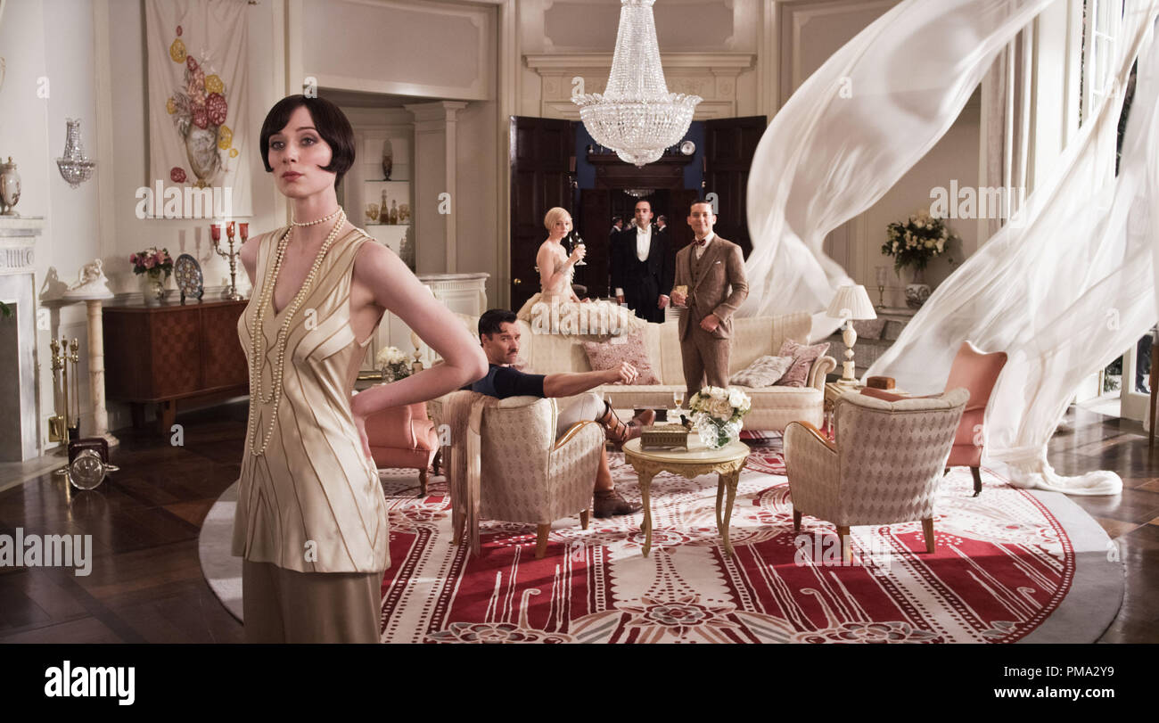 L-r) ELIZABETH DEBICKI as Jordan Baker, JOEL EDGERTON as Tom Buchanan,  CAREY MULLIGAN as Daisy Buchanan and TOBEY MAGUIRE as Nick Carraway in  Warner Bros. Pictures' and Village Roadshow Pictures' drama "THE