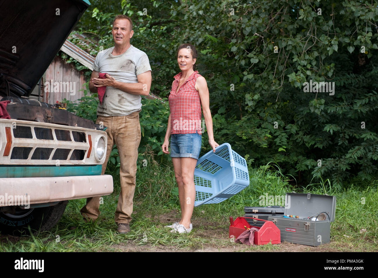 L R Kevin Costner As Jonathan Kent And Diane Lane As Martha Kent In Warner Bros Pictures And Legendary Pictures Action Adventure Man Of Steel A Warner Bros Pictures Release Stock Photo