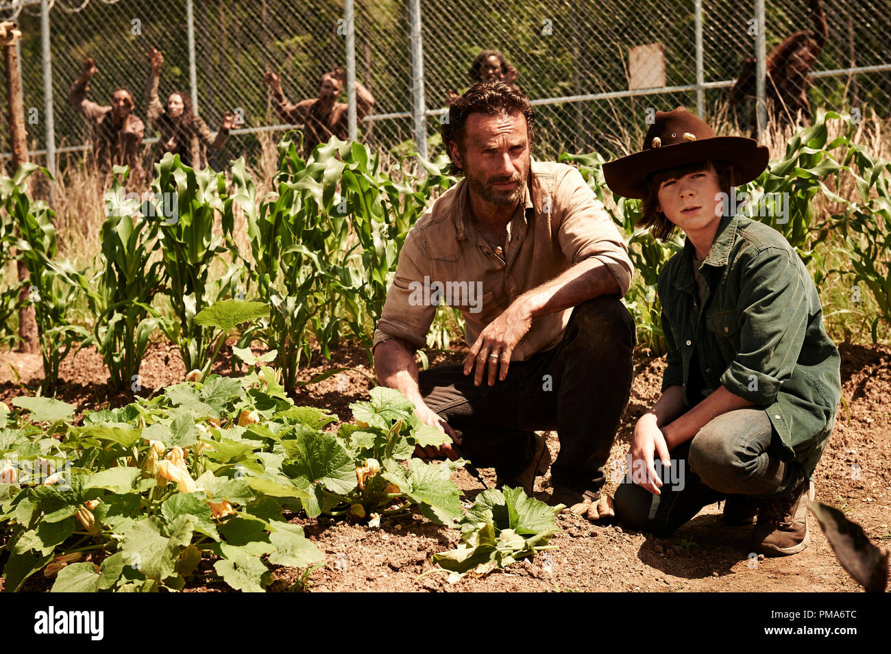 Rick Grimes (Andrew Lincoln) and Carl Grimes (Chandler Riggs ..., حجم الصورة 1300x955