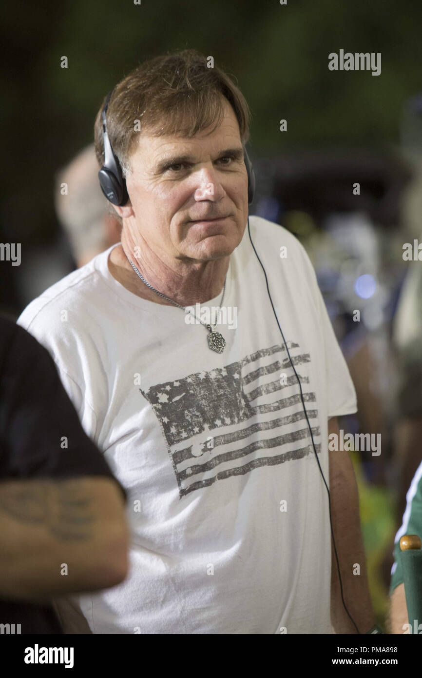 De La Salle Spartans head coach Bob Ladouceur on the set of TriStar  Pictures' WHEN THE GAME STANDS TALL Stock Photo - Alamy