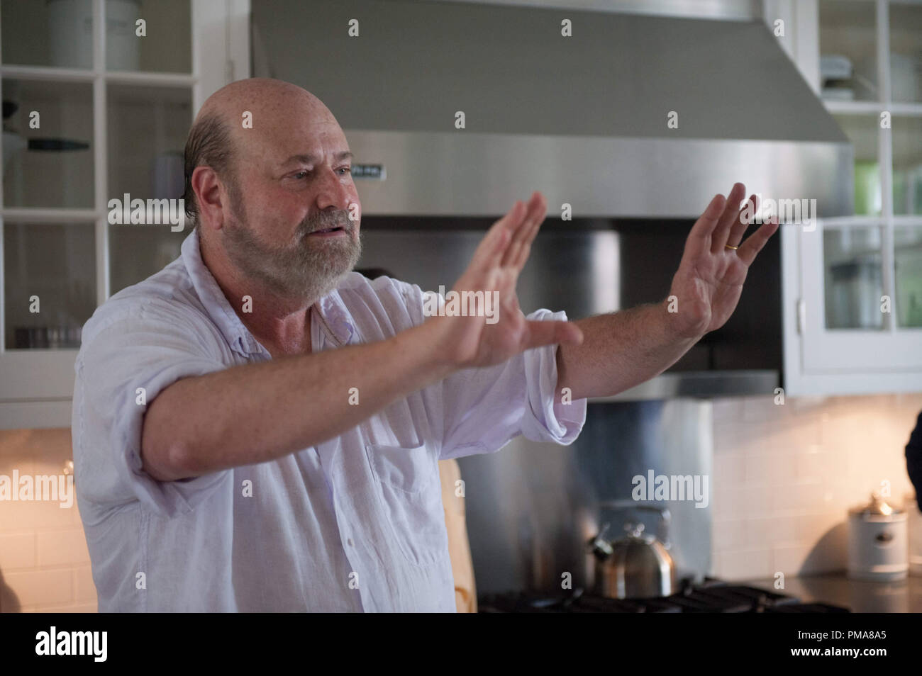 Behind the scenes: Director Rob Reiner sets up a shot on the Connecticut set of AND SO IT GOES. Stock Photo