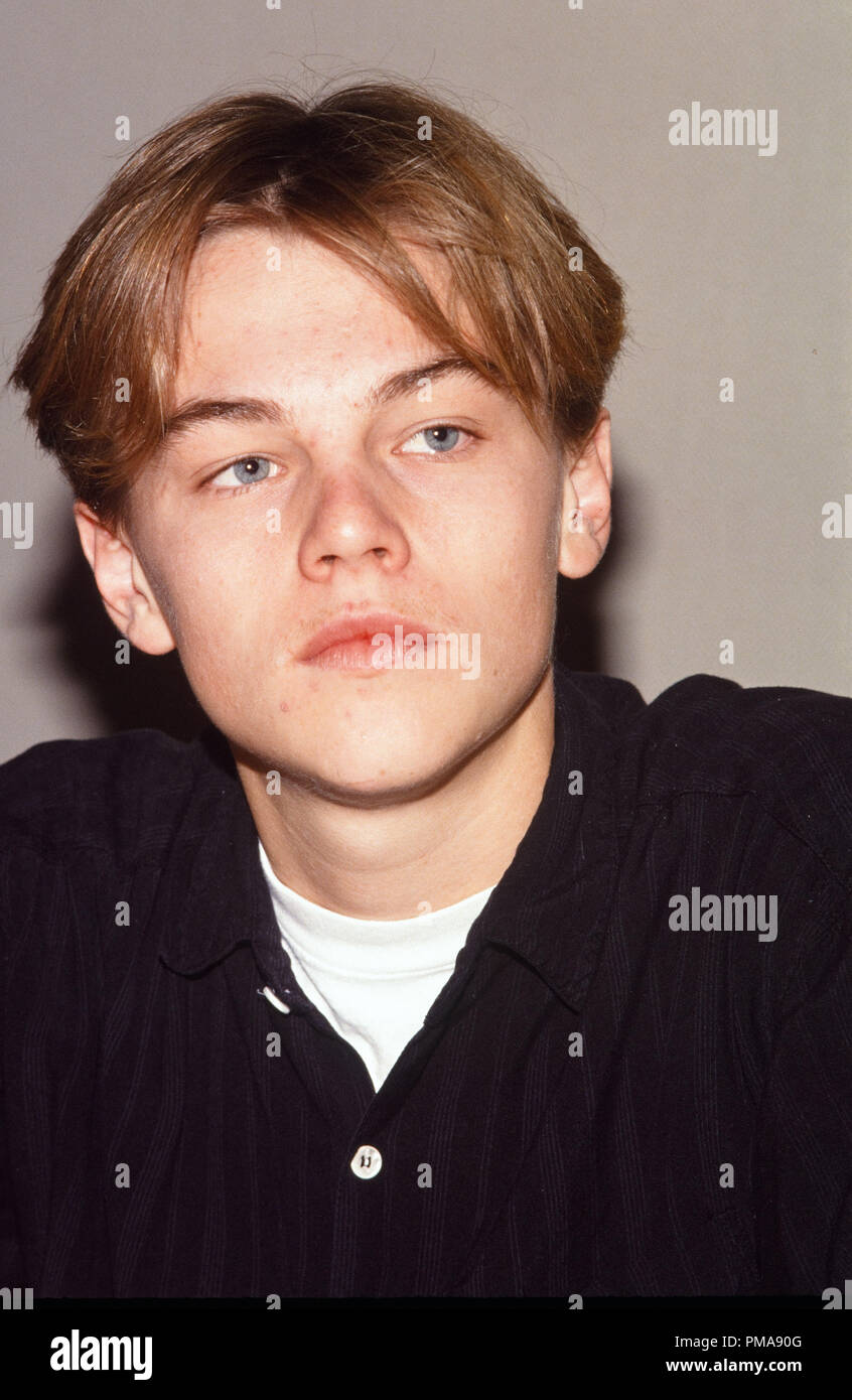 Leonardo DiCaprio circa 1994 © JRC /The Hollywood Archive - All Rights  Reserved File Reference # 31955 704JRC Stock Photo - Alamy, image size:846x1390