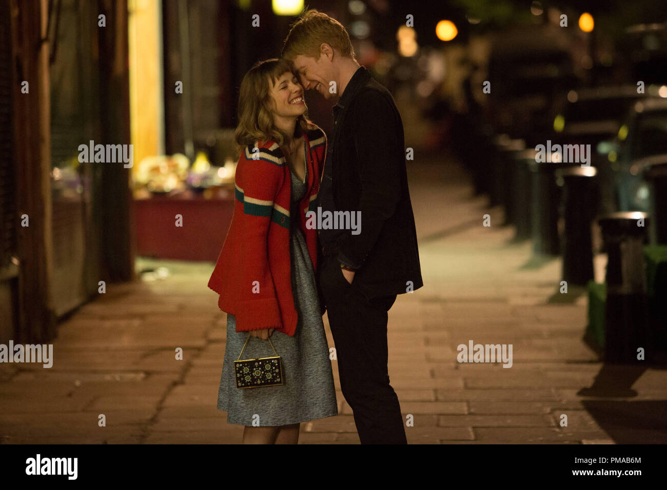Mary (RACHEL MCADAMS) and Tim (DOMHNALL GLEESON) in 'About Time' Stock Photo