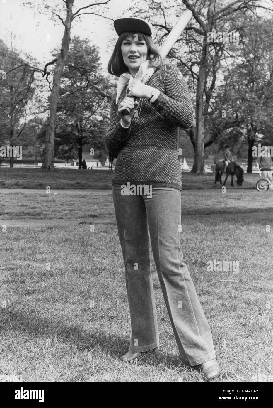 Glenda Jackson during a break from filming 'A Touch of Class', 1972 © JRC /The Hollywood Archive - All Rights Reserved  File Reference # 32368 108THA Stock Photo