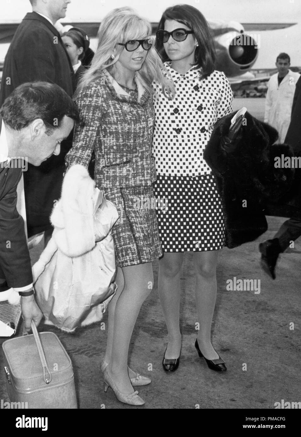 Nancy Sinatra with her sister Tina Sinatra, 1967 © JRC /The Hollywood Archive - All Rights Reserved  File Reference # 32368 202THA Stock Photo