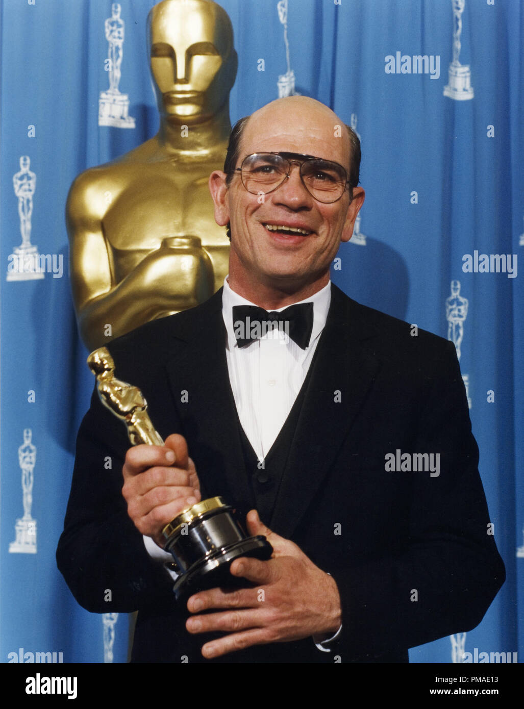 Tommy Lee Jones at the 64th Annual Academy Awards, 1992 File Reference #  32509 483THA Stock Photo - Alamy