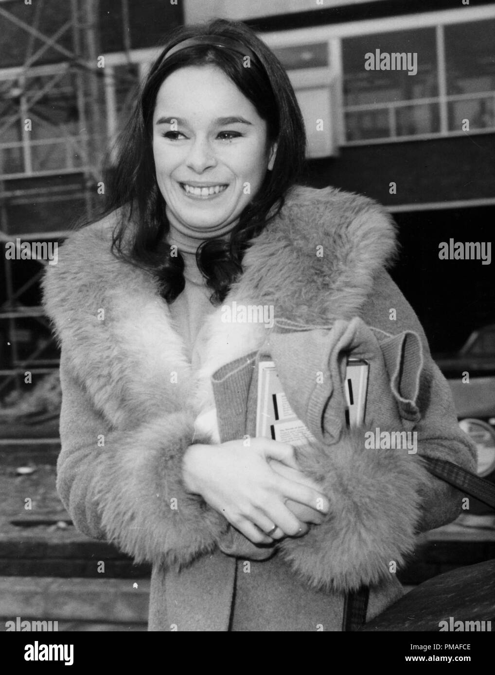 Geraldine Chaplin leaving London Airport, 1965 © JRC /The Hollywood