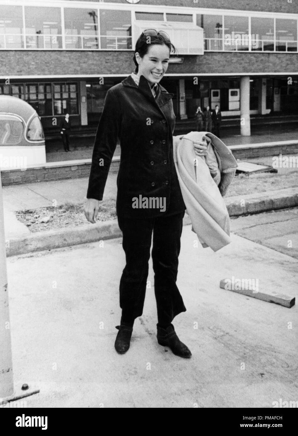 Geraldine Chaplin at London Airport, 1966 © JRC /The Hollywood Archive