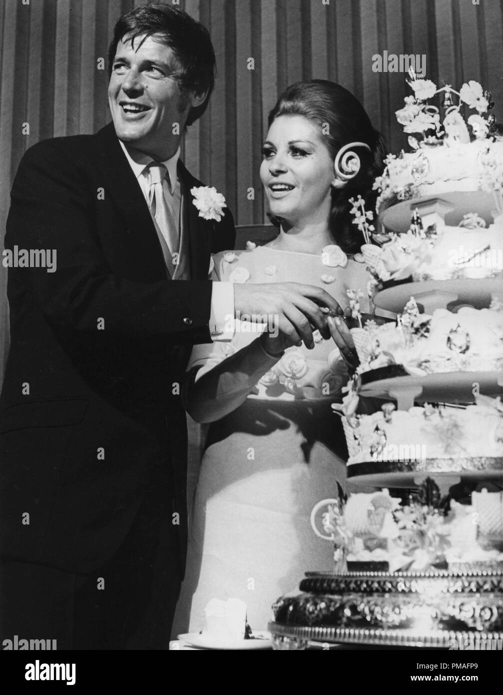 Roger Moore and his bride Luisa Mattioli, 1969  © JRC /The Hollywood Archive - All Rights Reserved  File Reference # 32633 747THA Stock Photo