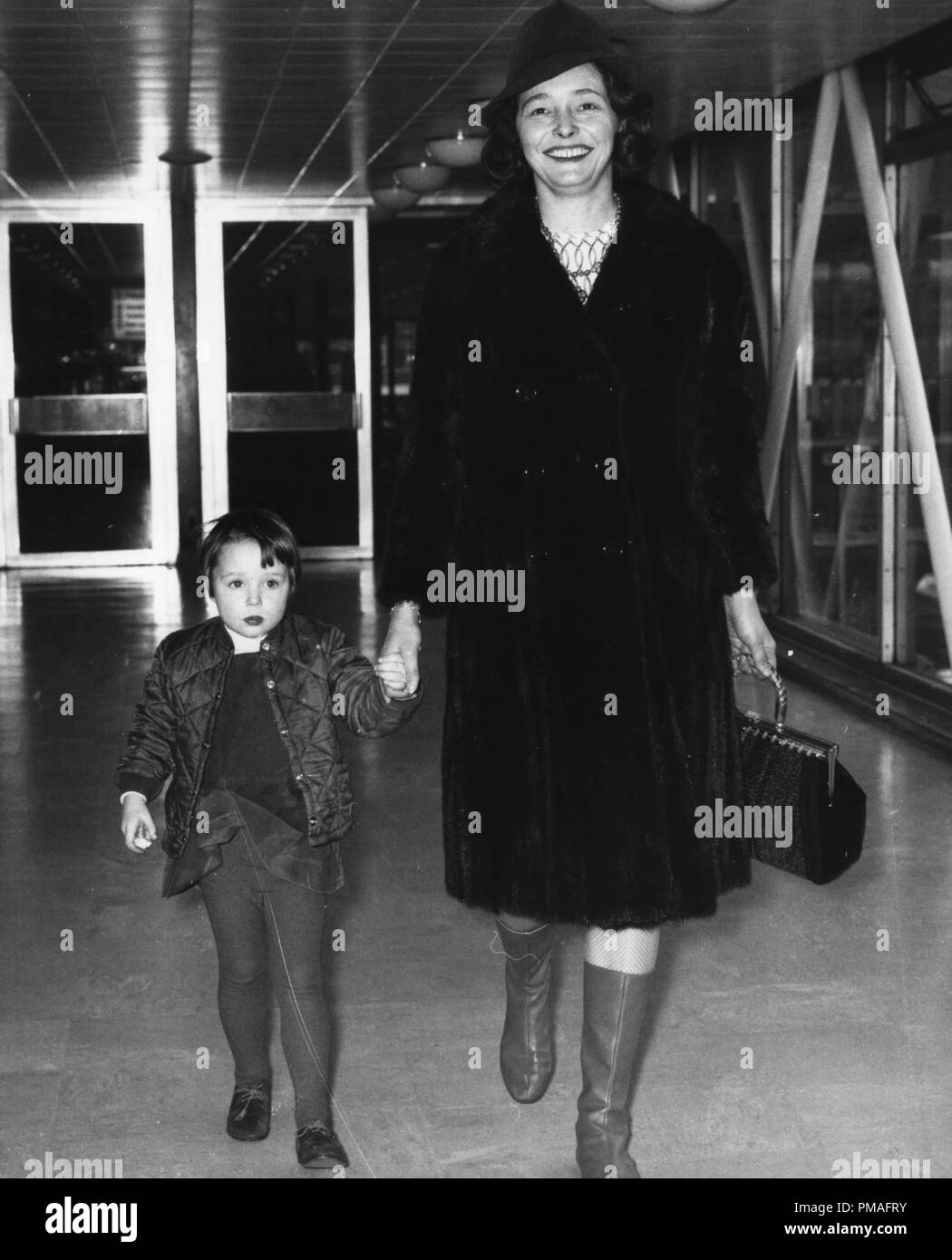 Patricia Neal and her daughter Ophelia at Heathrow Airport, 1968  © JRC /The Hollywood Archive - All Rights Reserved  File Reference # 32633 784JRC Stock Photo
