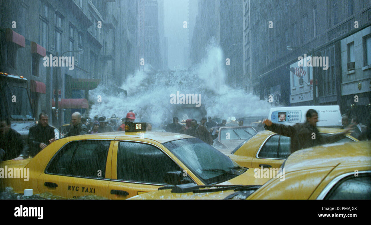 New York's Fifth Avenue is about to become a memory 'The Day After Tomorrow' (2004) Stock Photo