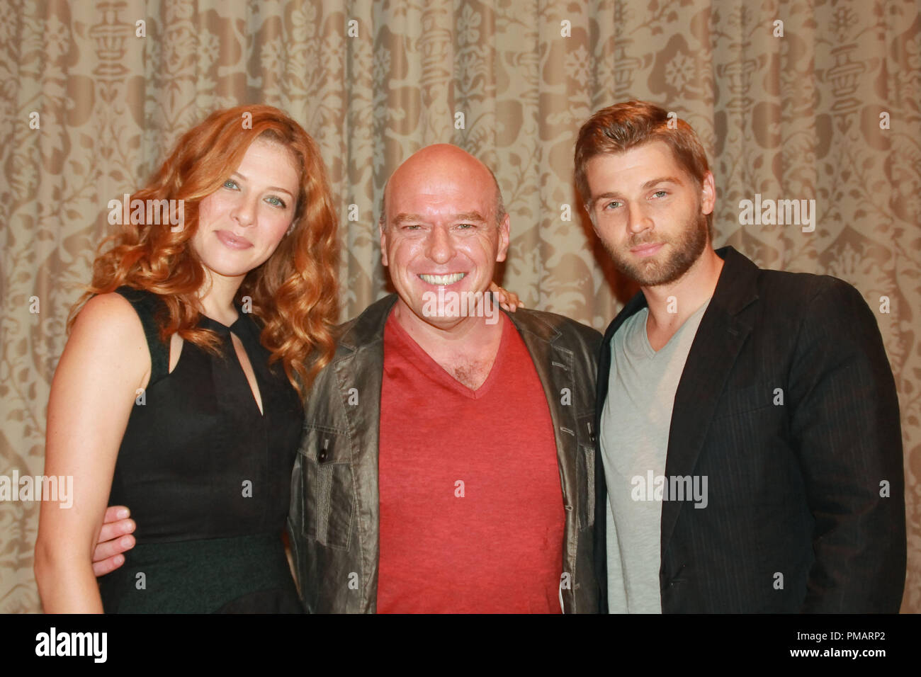 Rachelle lefevre and dean norris hi-res stock photography and images - Alamy