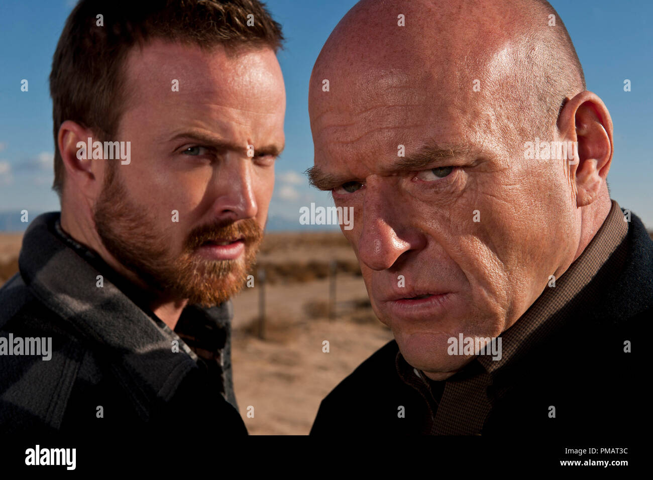 Dean norris and aaron paul hi-res stock photography and images - Alamy