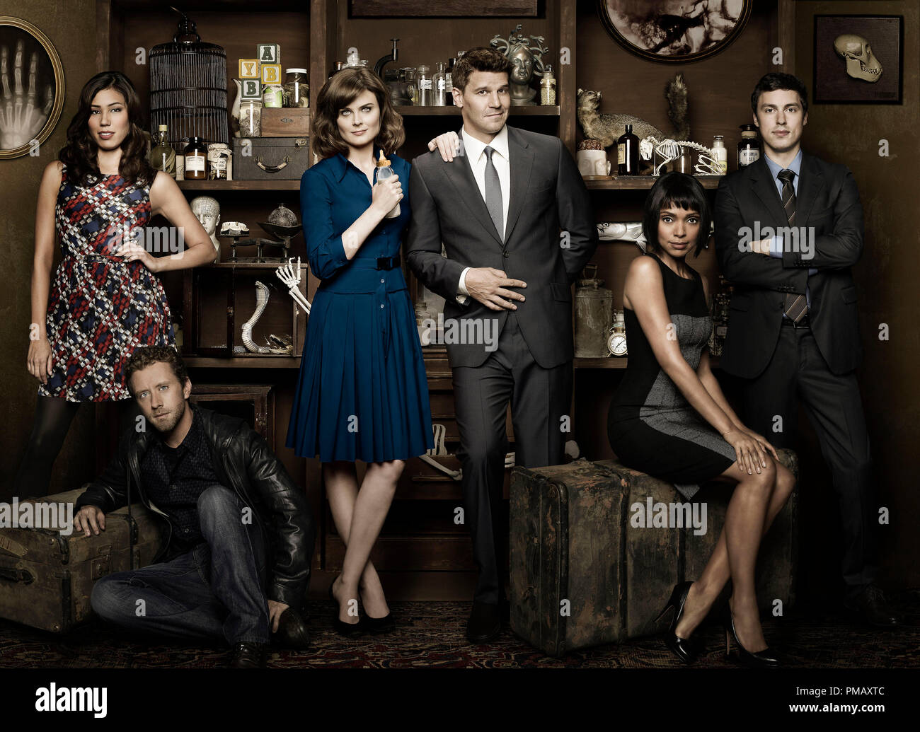 Bones Season 7 11 12 Michaela Conlin Tj Thyne Emily Deschanel David Boreanaz Tamara Taylor And John Francis Daley Stock Photo Alamy