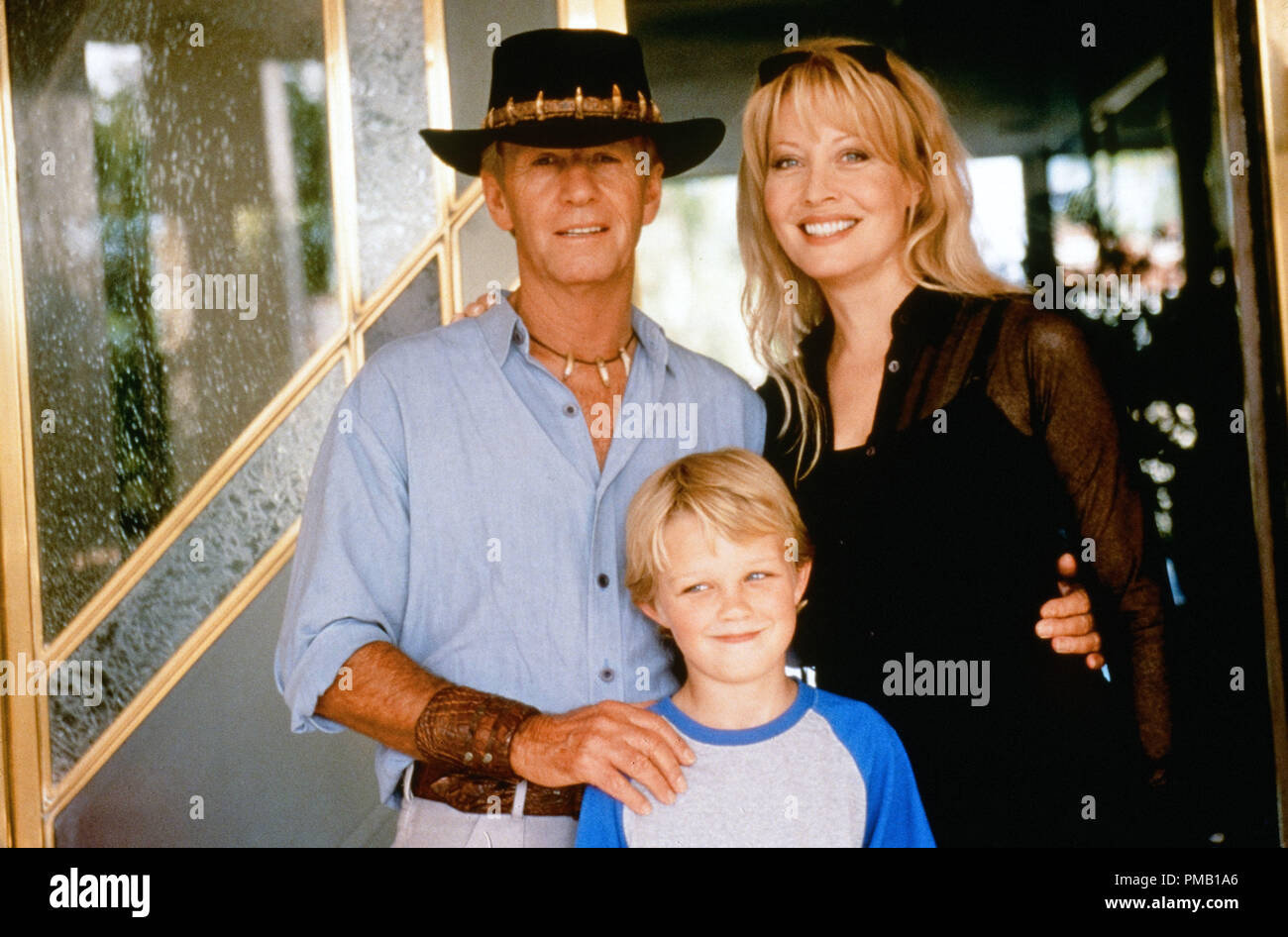 Paul Hogan, Linda Kozlowski, "Crocodile Dundee in Los Angeles" (2001)  Paramount Pictures File Reference # 33018 057THA For Editorial Use Only -  All Rights Reserved Stock Photo - Alamy