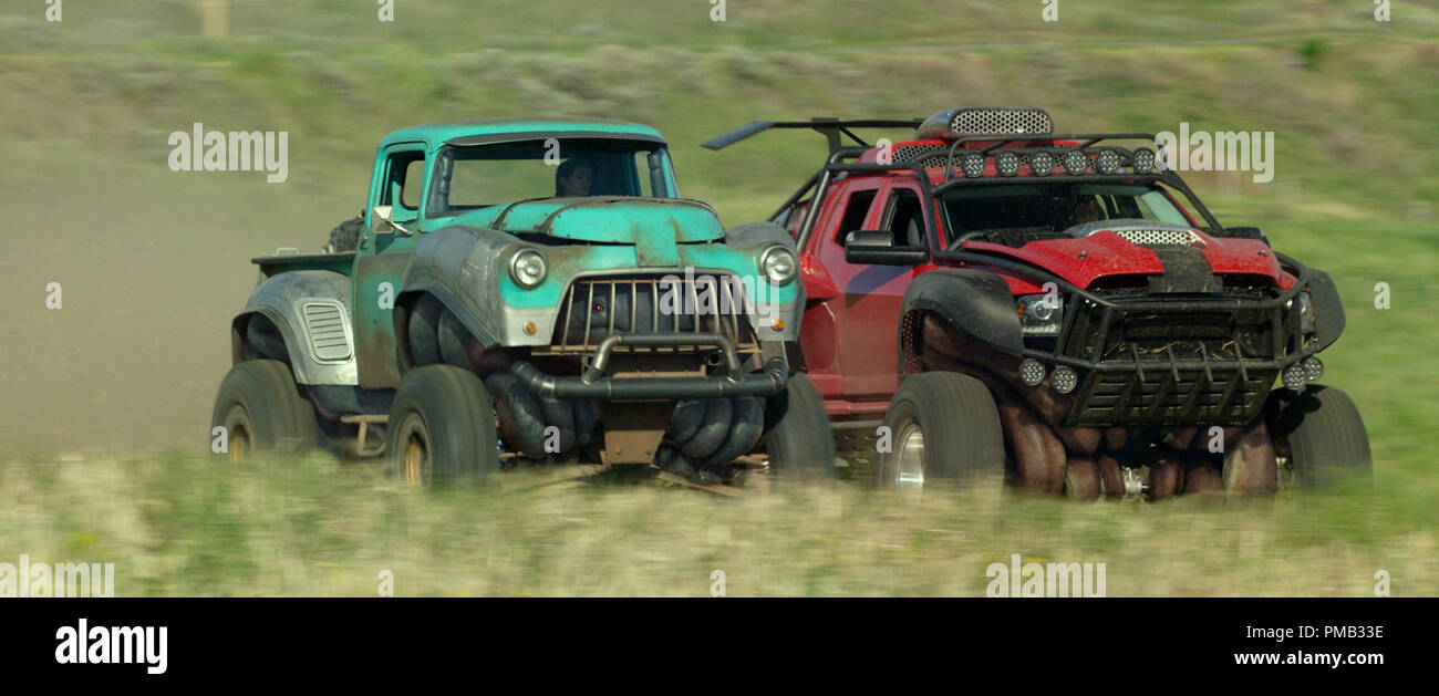 Lucas Till plays Tripp and Jane Levy plays Meredith in Monster Trucks from  Paramount Pictures. (2017 Stock Photo - Alamy