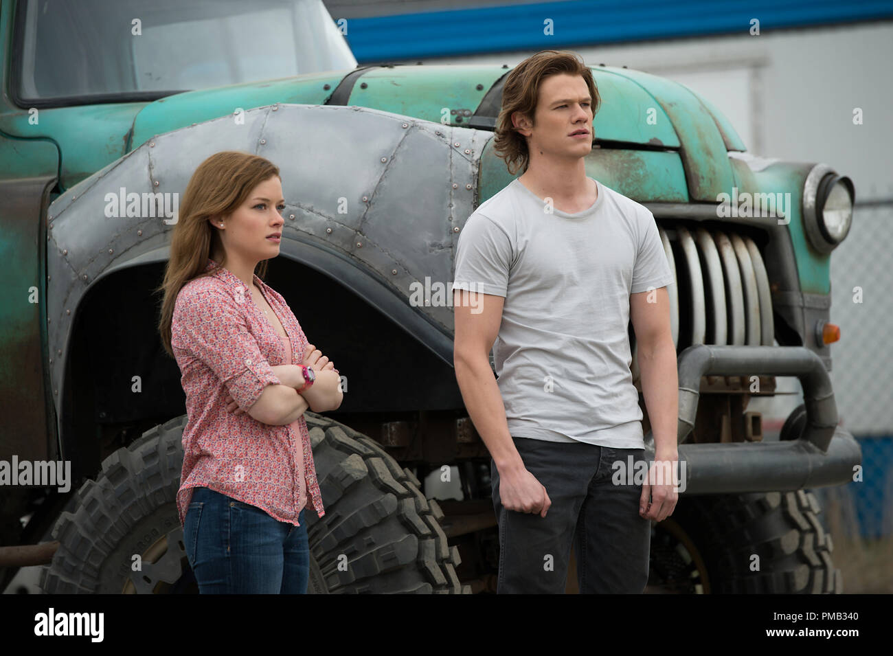 Lucas Till plays Tripp and Jane Levy plays Meredith in Monster Trucks from  Paramount Pictures. (2017 Stock Photo - Alamy