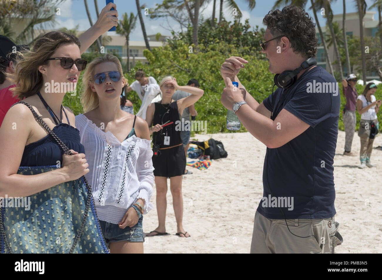 Writer/director Johannes Roberts talks to Mandy Moore and Claire Holt on the set of  '47 Meters Down' (2017) Entertainment Studios Stock Photo