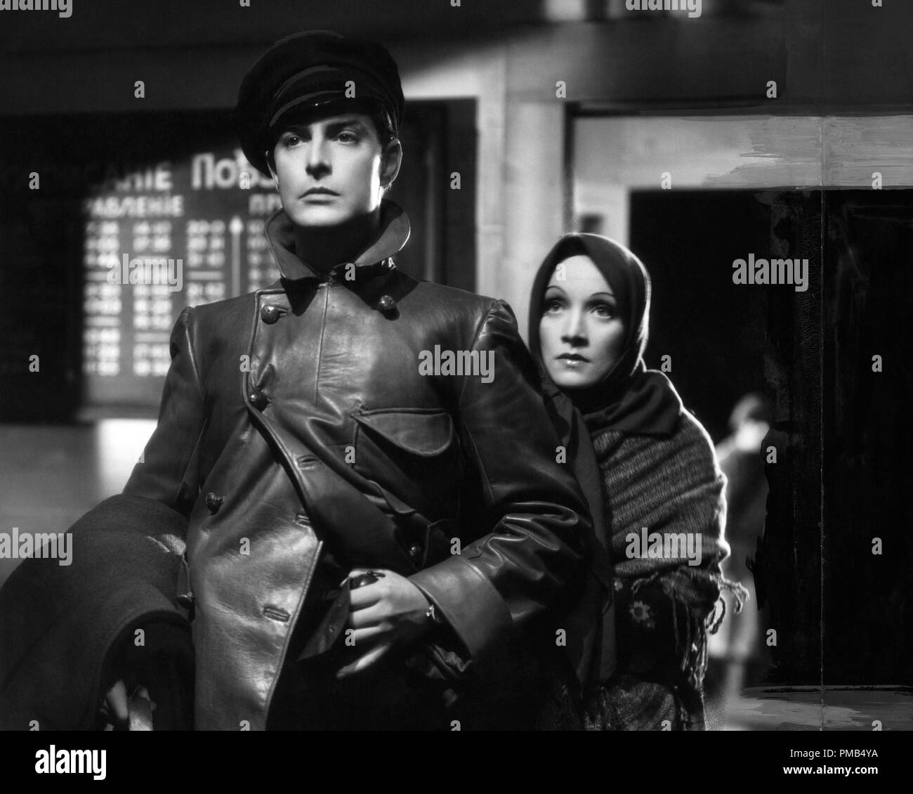 Robert Donat, Marlene Dietrich, 'Knight Without Armour' (1937) United Artists File Reference # 33371 452THA Stock Photo