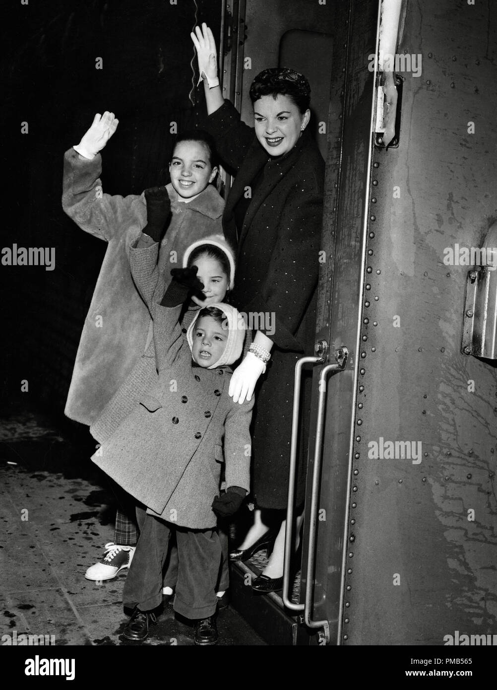 Judy Garland and her children, Lorna Luft, Liza Minnelli and Joey Luft, arriving in New York 1958     File Reference # 33536 372THA Stock Photo