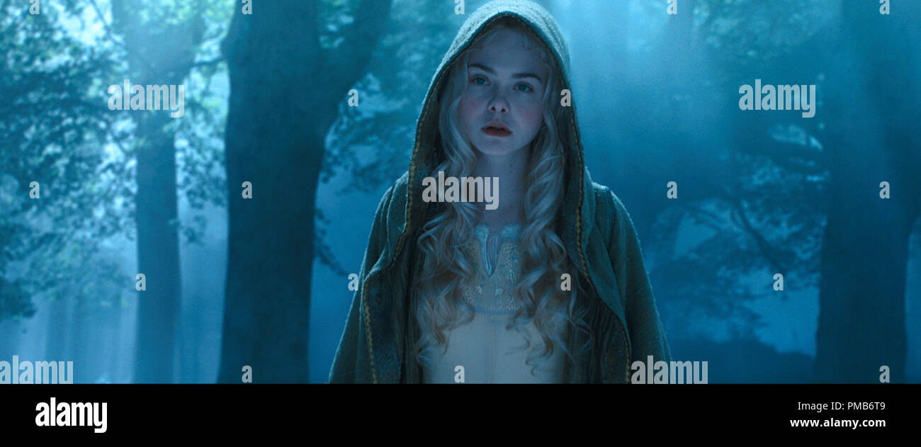 Elle fanning maleficent hi-res stock photography and images - Alamy