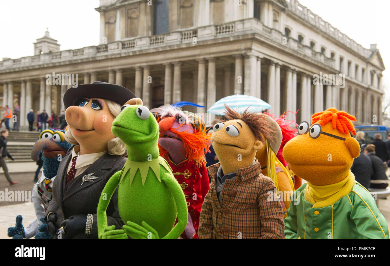 'MUPPETS MOST WANTED' (Visible L-R) GONZO, MISS PIGGY, KERMIT THE FROG, FLOYD, WALTER and SCOOTER. Photo by: Jay Maidment. Stock Photo
