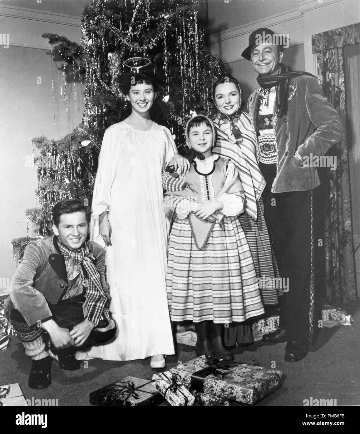 Lauren Chapin,  Billy Gray, Robert Young, Elinor Donahue, Jane Wyatt  'Father Knows Best' (1954 - 1960) CBS   File Reference # 32337 122THA Stock Photo