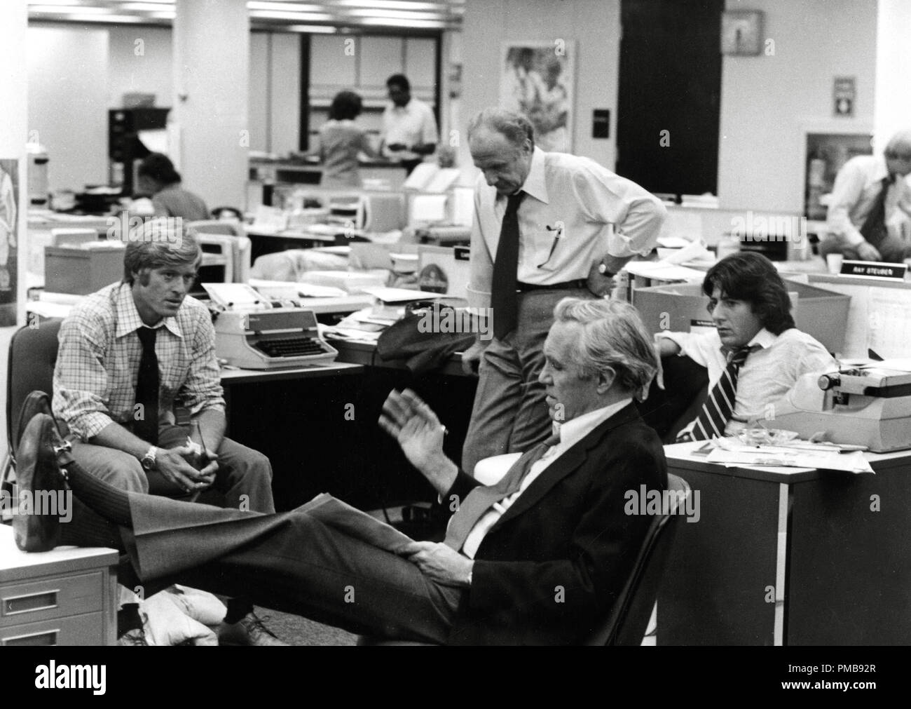 Robert Redford, Jack Warden, Jason Robards, Dustin Hoffman, 'All the President's Men', 1976 Warner Brothers     File Reference # 32557 432THA Stock Photo