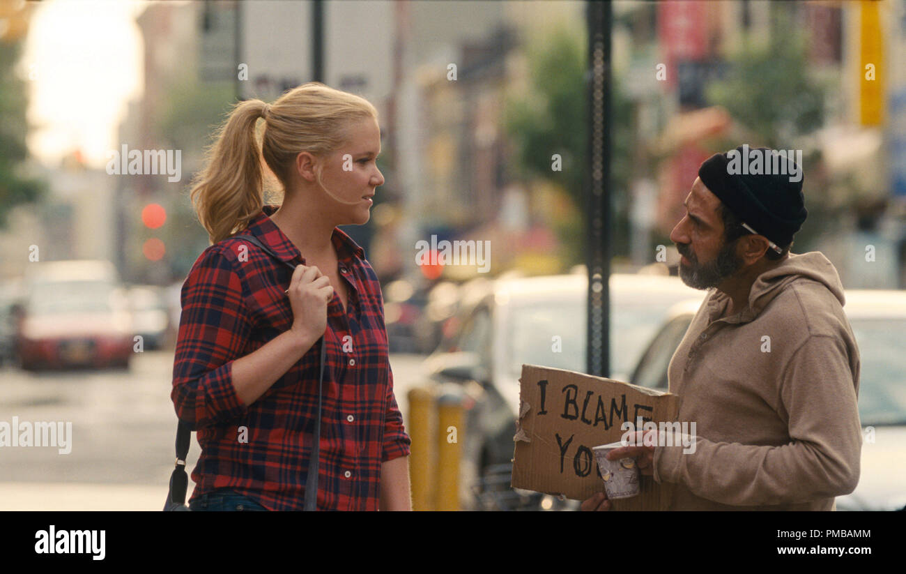 Amy (AMY SCHUMER) catches up with local homeless guy Noam (DAVE ATTELL) in 'Trainwreck' Stock Photo