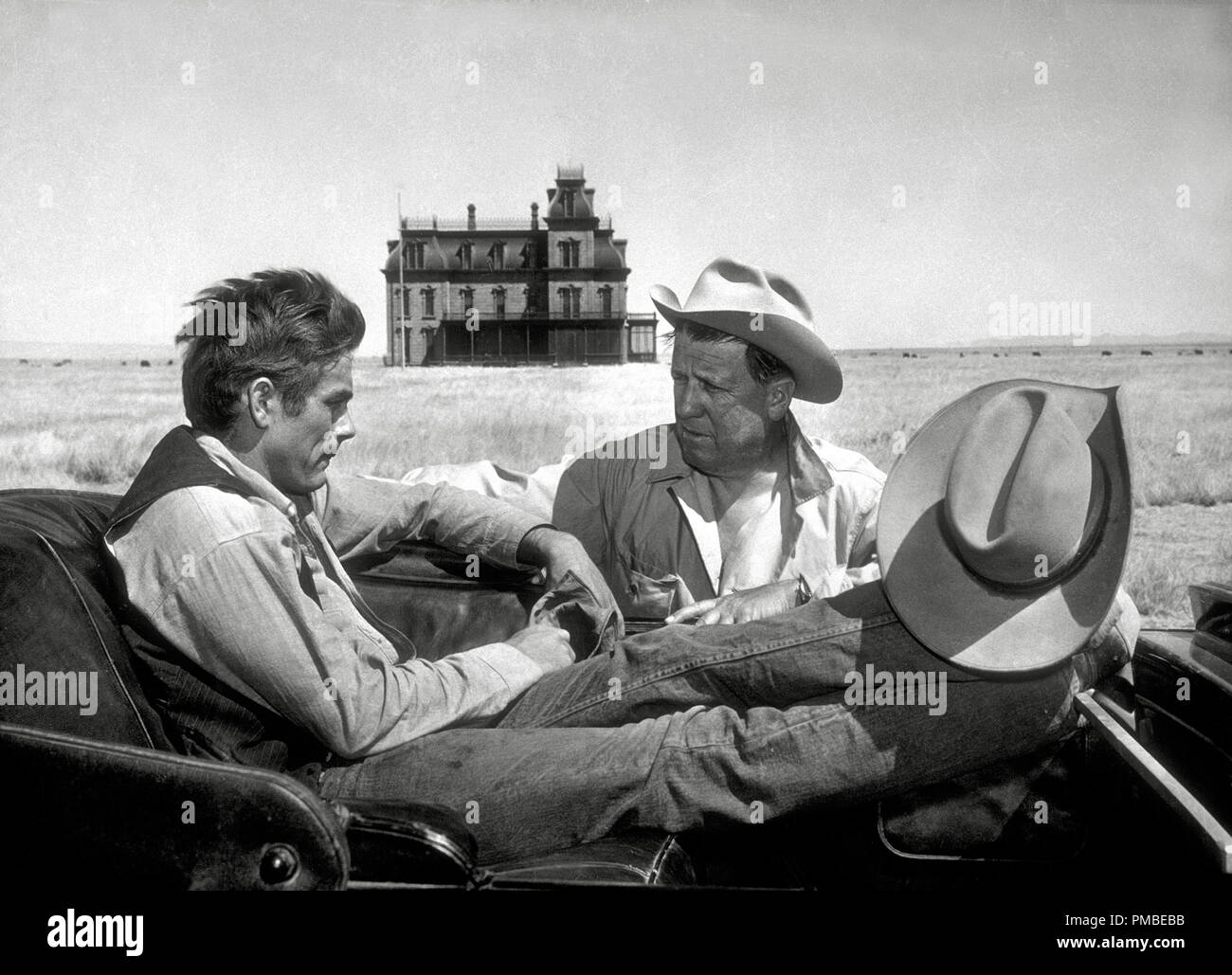 James Dean and Director George Stevens during the making of 'Giant' in 1955  File Reference # 33371 600THA Stock Photo