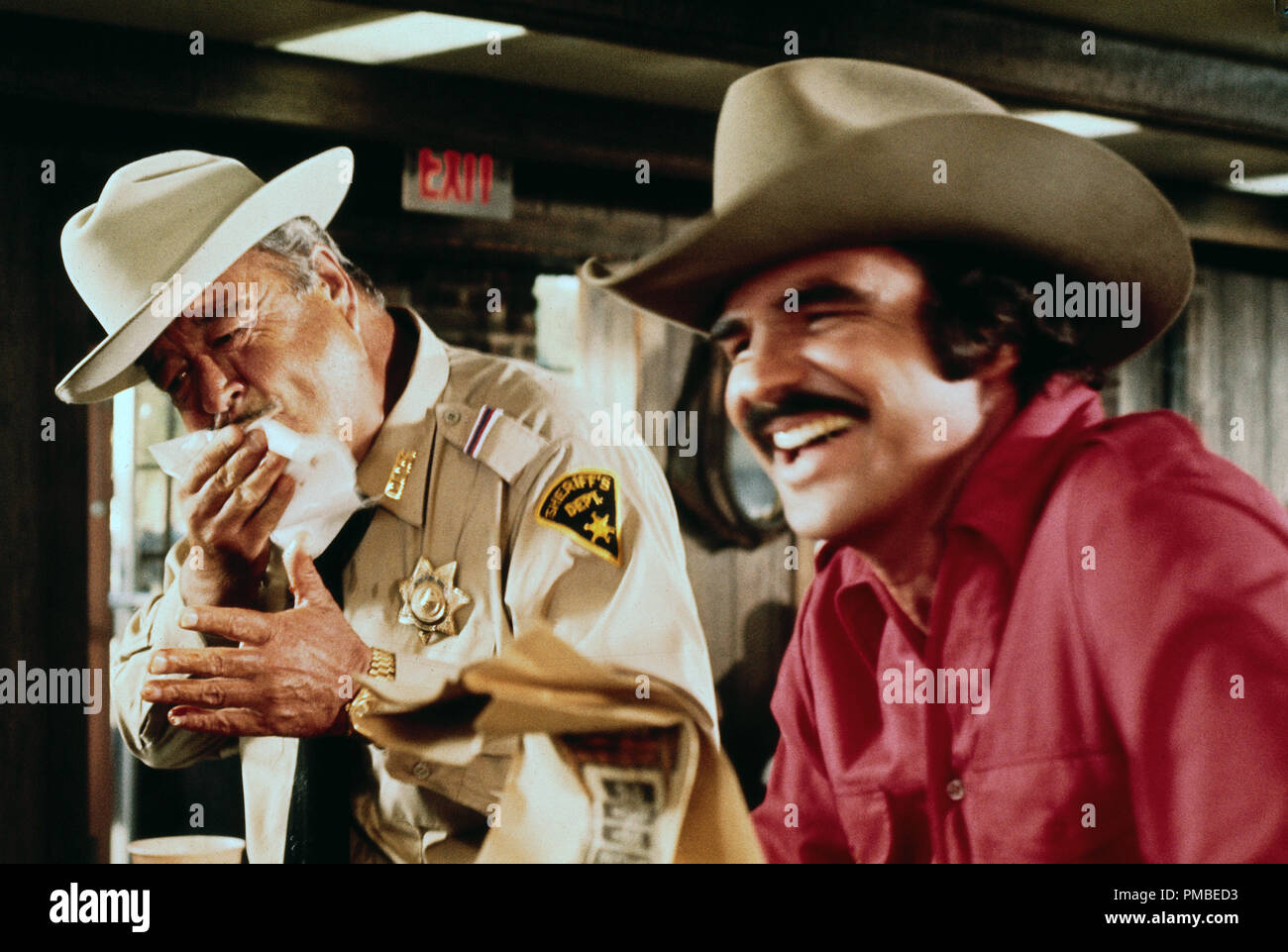 Jackie Gleason and Burt Reynolds in 'Smokey and the Bandit' (1977) Universal  File Reference # 33371 641THA Stock Photo
