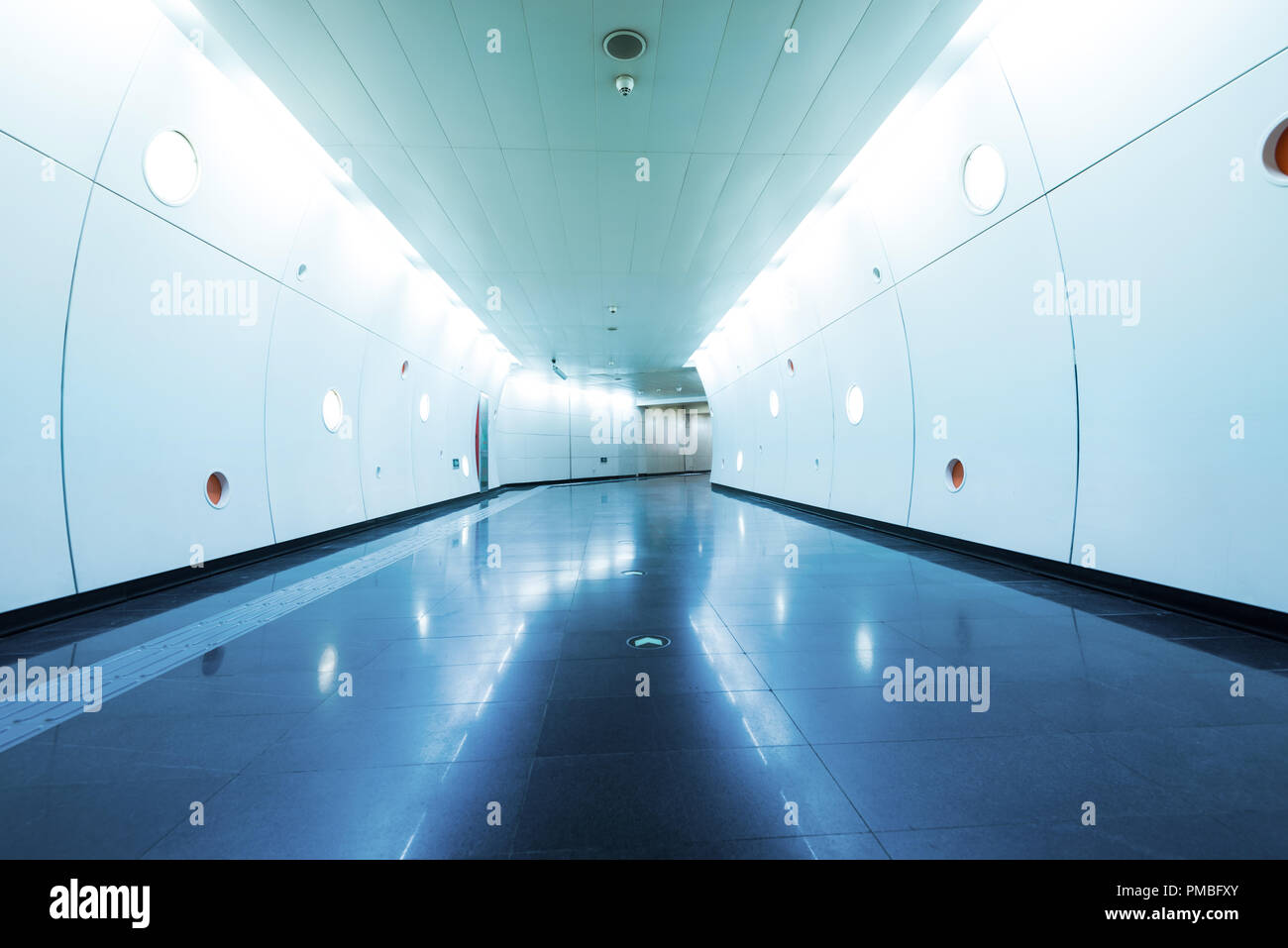 Modern building interior hi-res stock photography and images - Alamy