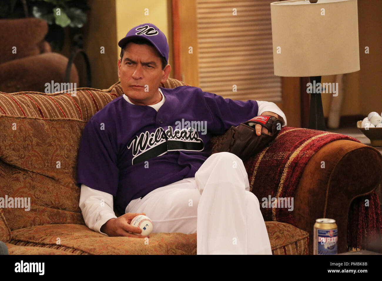 ANGER MANAGEMENT: Charlie Gets the Party Started. Pictured:  Charlie Sheen as Charlie Goodson. CR: Byron Cohen/FX Network Stock Photo