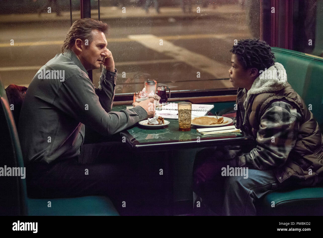 (L to R) Matt Scudder (LIAM NEESON) discusses the case with TJ (BRIAN 'ASTRO' BRADLEY) in 'A Walk among the Tombstones' Stock Photo