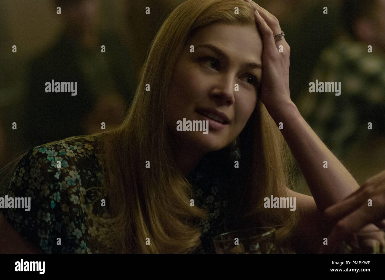 GONE GIRL (2014) Rosamund Pike portrays Amy Dunne, whose mysterious disappearance turns her husband into a possible murder suspect. Stock Photo