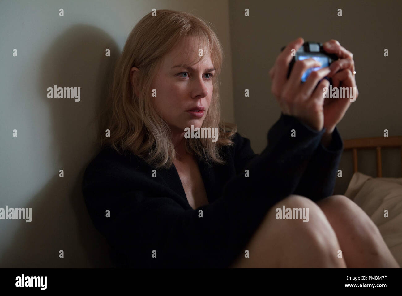 Christine Lucas (NICOLE KIDMAN) tries to piece together the mysteries of her past obliterated by amnesia by recording a daily video diary in BEFORE I GO TO SLEEP. Stock Photo