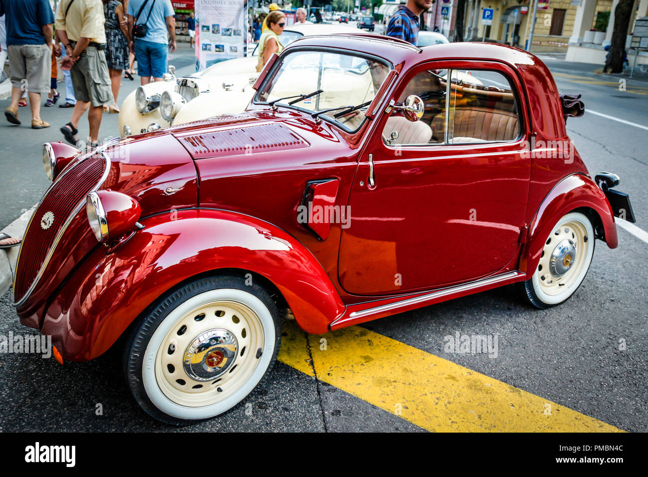 Modèle Réduit Fiat 500 C Topolino – échelle 1:87, Couleur Bordeaux, Rietze